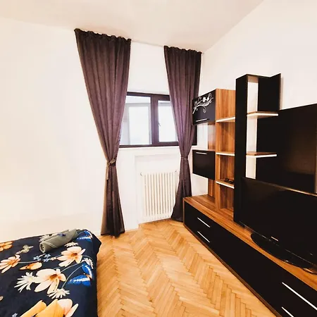 Old Town Oasis - Ap 4 Bucharest